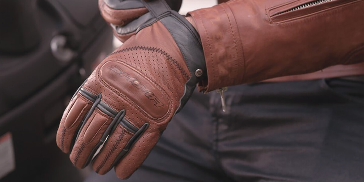 full-fingered vs fingerless gloves for summer riding