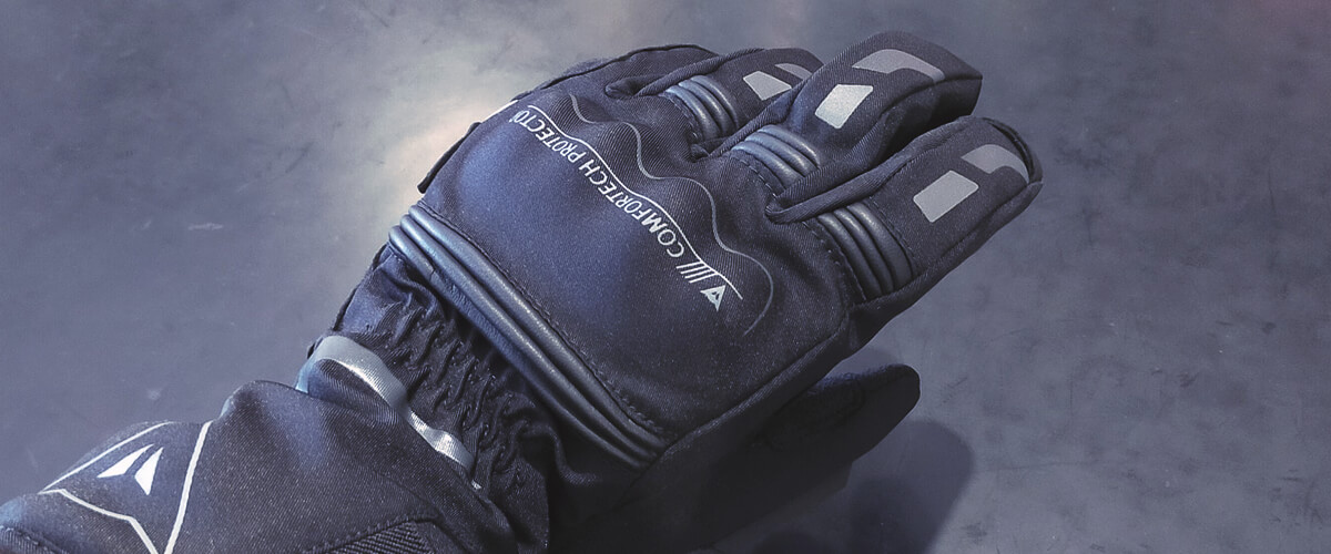 key features to consider in winter motorcycle gloves